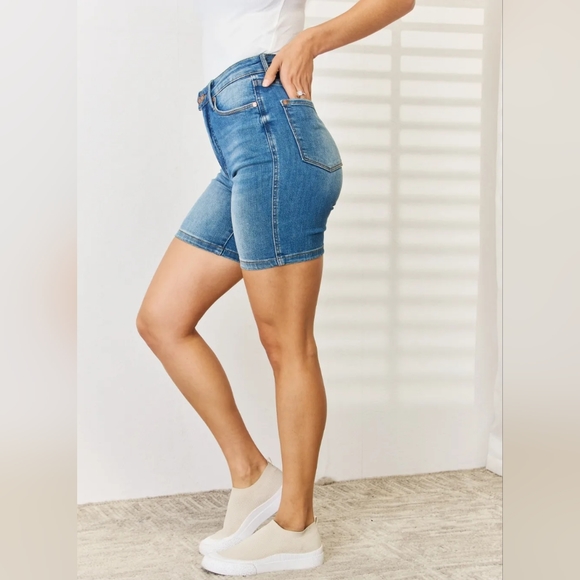 Judy Blue Tummy Control High Rise Retro Double Button Waist Denim Jean Shorts - Picture 9 of 13